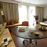 Ξενοδοχείο με διαμερίσματα Adagio Centre 4*