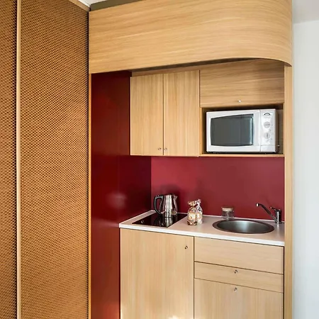 Adagio Centre 4*