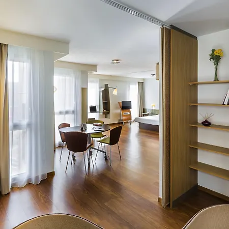Adagio Centre 4*