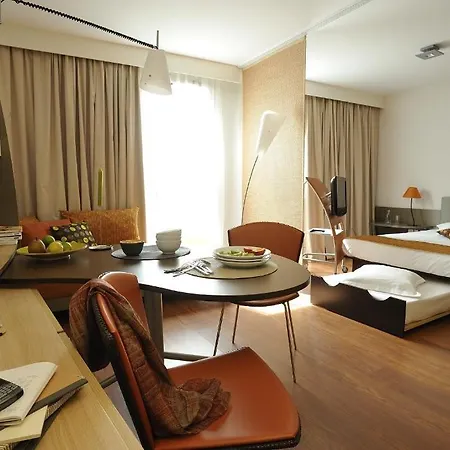 Adagio Centre 4*